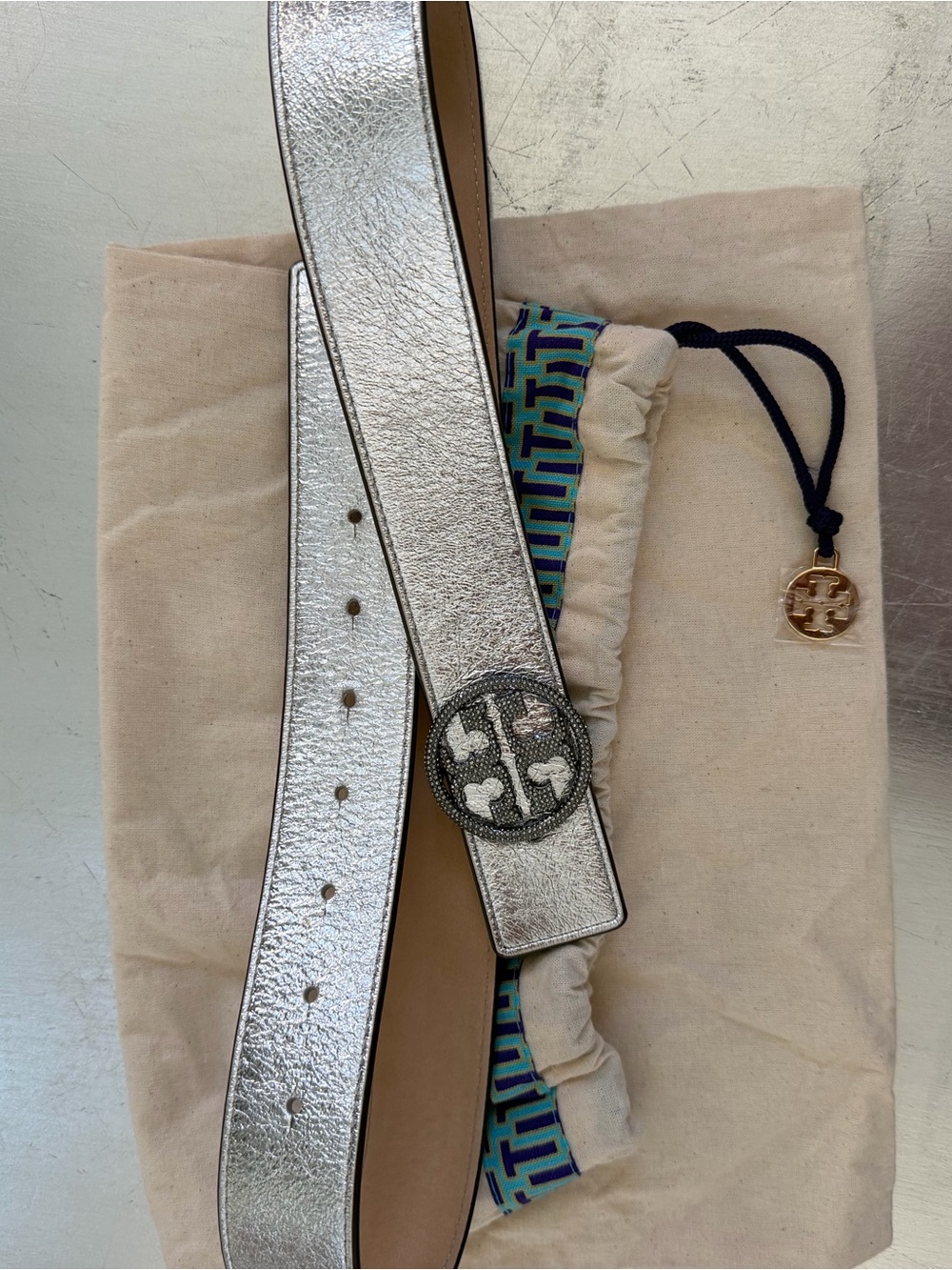 Tory Burch Silver Metallic Logo Belt 1 1/2 inch Size Small - Picture 6 of 7